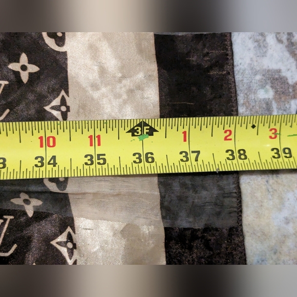 Louis Vuitton Monogram Scarf - Picture 6 of 8